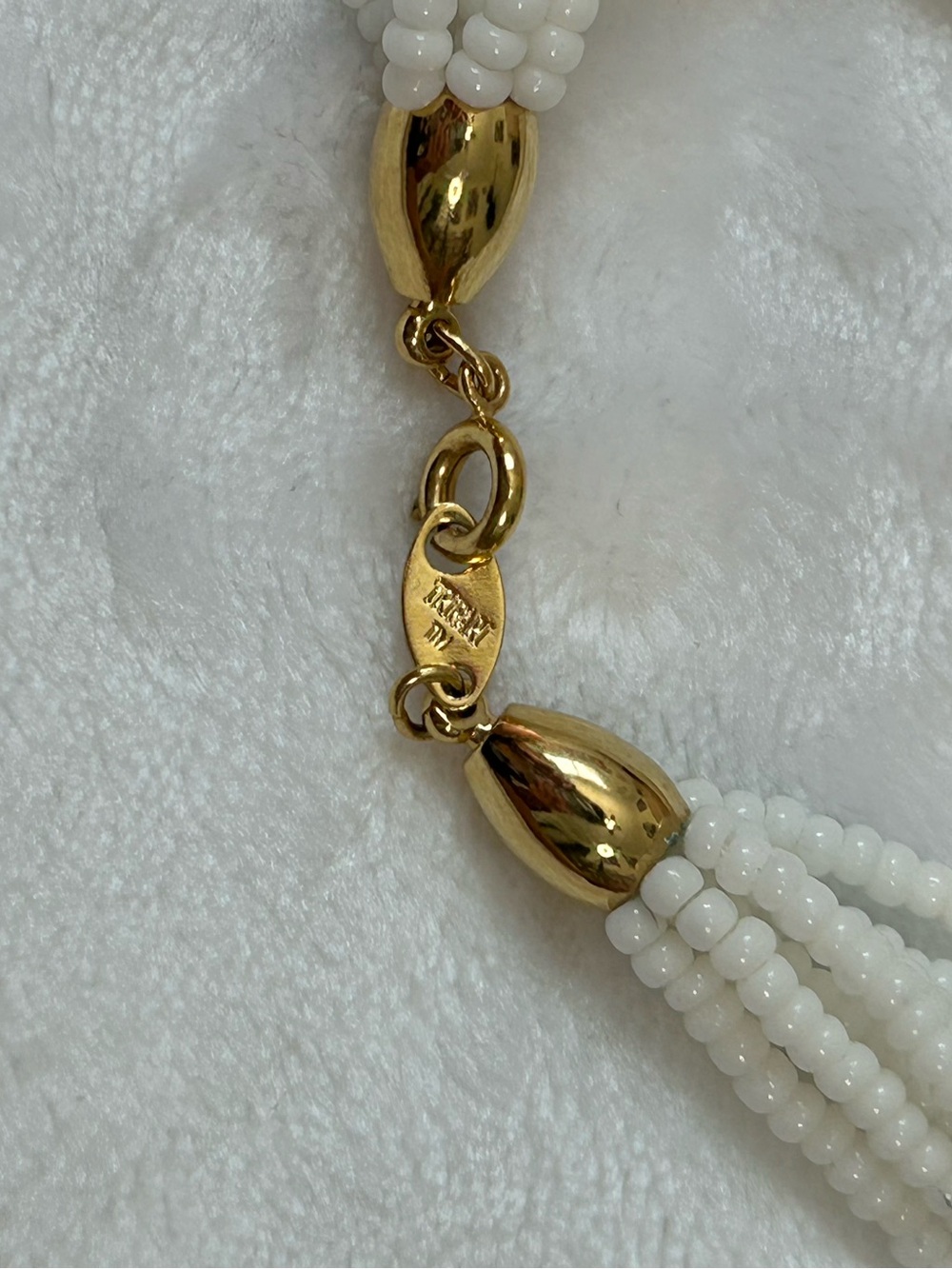 Trifari White Multi Strand Seed Bead Choker Necklace Gold Tone Signed - Picture 6 of 8